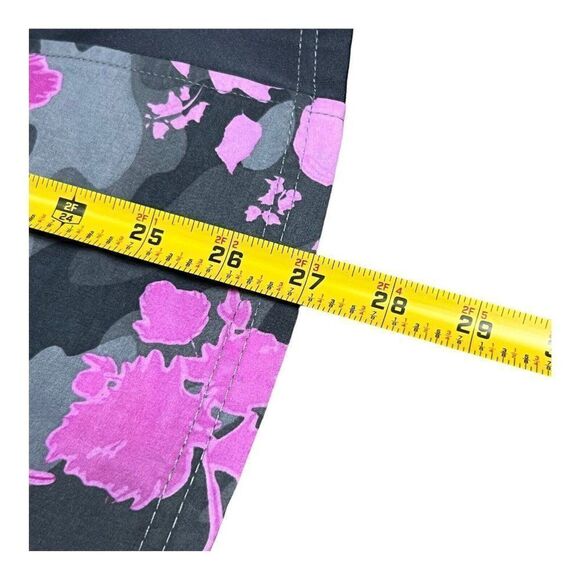 Green Town Size L Scrub Top Stretch Sides Slimming Hot Pink Floral Spring Flower - Picture 4 of 4